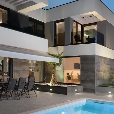 Beautiful Tyara Villa