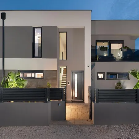 Beautiful Tyara Villa *